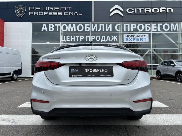 Hyundai Solaris II с пробегом 2017 года, цена 1 260 000 рублей, 76672 км, седан, Автокод Объявления