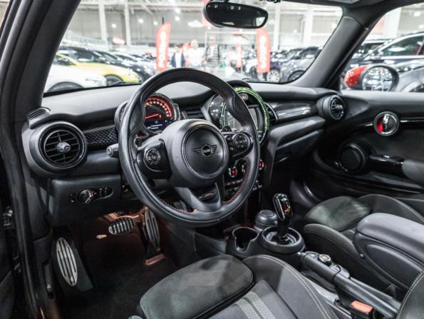 Mini Hatch III (F55/F56) Рестайлинг с пробегом 2019 года, цена 2 780 000 рублей, 54711 км, хэтчбек, Автокод Объявления