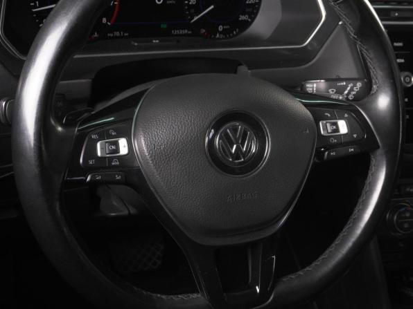 Volkswagen Tiguan II с пробегом 2018 года, цена 2 849 000 рублей, 125359 км, внедорожник, Автокод Объявления