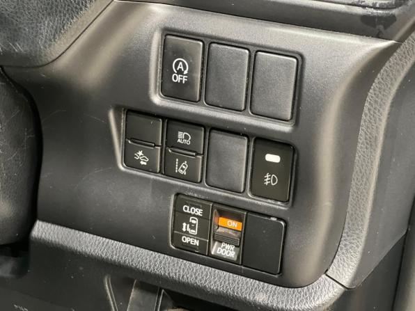 Toyota Noah III (R80) Рестайлинг с пробегом 2018 года, цена 2 150 000 рублей, 125000 км, минивэн, Автокод Объявления