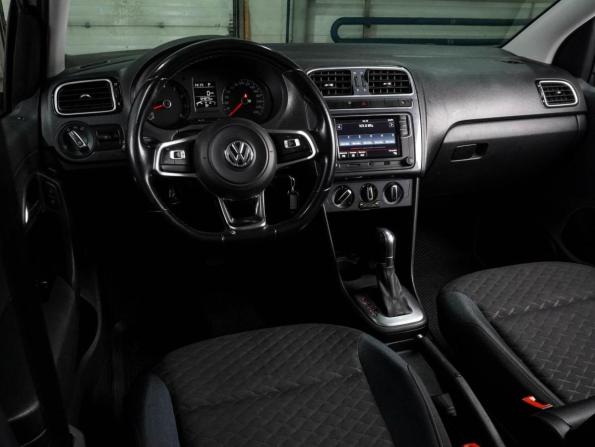 Volkswagen Polo V Рестайлинг с пробегом 2019 года, цена 1 399 000 рублей, 124874 км, седан, Автокод Объявления