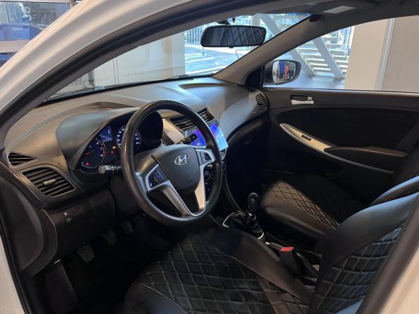 Hyundai Solaris I с пробегом 2013 года, цена 600 000 рублей, 217971 км, седан, Автокод Объявления
