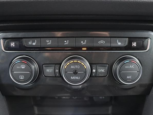 Volkswagen Tiguan II с пробегом 2019 года, цена 2 180 000 рублей, 151695 км, внедорожник, Автокод Объявления