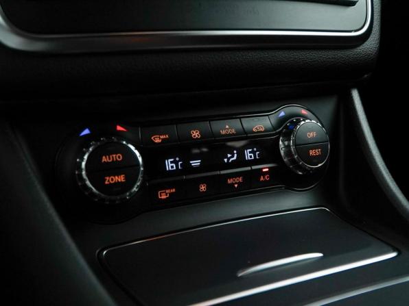 Mercedes-Benz GLA I (X156) Рестайлинг с пробегом 2018 года, цена 3 699 777 рублей, 37387 км, внедорожник, Автокод Объявления