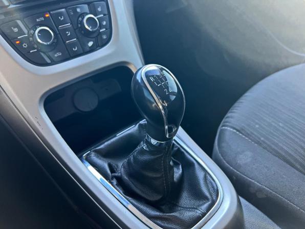 Opel Astra J с пробегом 2011 года, цена 585 000 рублей, 199142 км, хэтчбек, Автокод Объявления