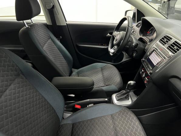 Volkswagen Polo V Рестайлинг с пробегом 2019 года, цена 1 580 000 рублей, 74538 км, седан, Автокод Объявления
