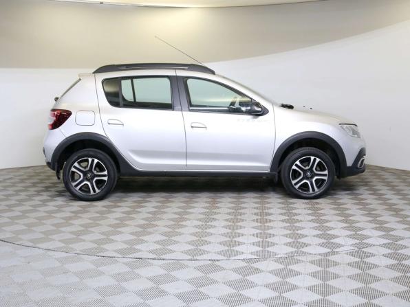Renault Sandero II Рестайлинг с пробегом 2018 года, цена 1 090 000 рублей, 97500 км, хэтчбек, Автокод Объявления