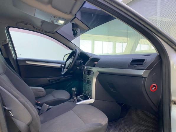 Opel Astra H Рестайлинг с пробегом 2011 года, цена 460 000 рублей, 206351 км, седан, Автокод Объявления