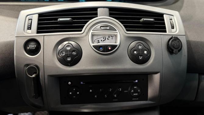 Renault Scenic II Рестайлинг с пробегом 2009 года, цена 449 000 рублей, 299900 км, минивэн, Автокод Объявления