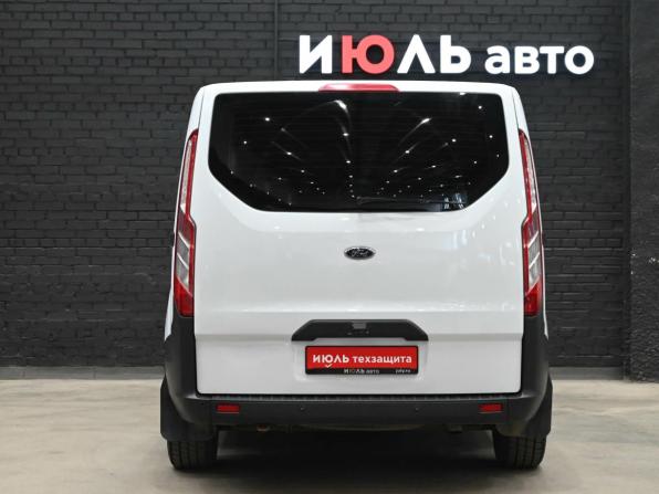 Ford Tourneo Custom I с пробегом 2017 года, цена 2 050 000 рублей, 284180 км, минивэн, Автокод Объявления