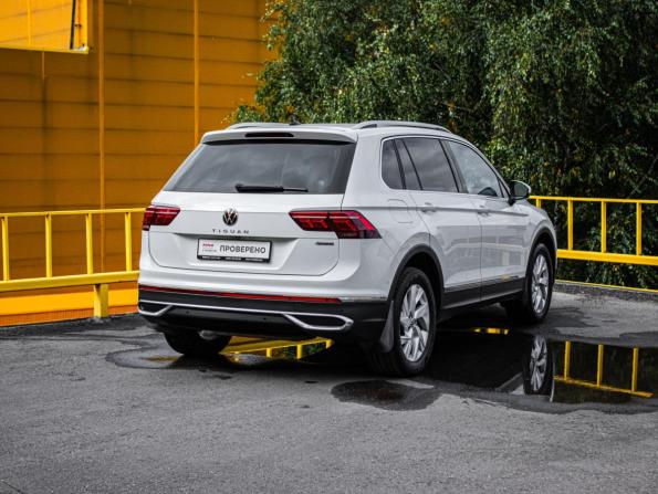 Volkswagen Tiguan II Рестайлинг с пробегом 2021 года, цена 3 344 000 рублей, 58731 км, внедорожник, Автокод Объявления