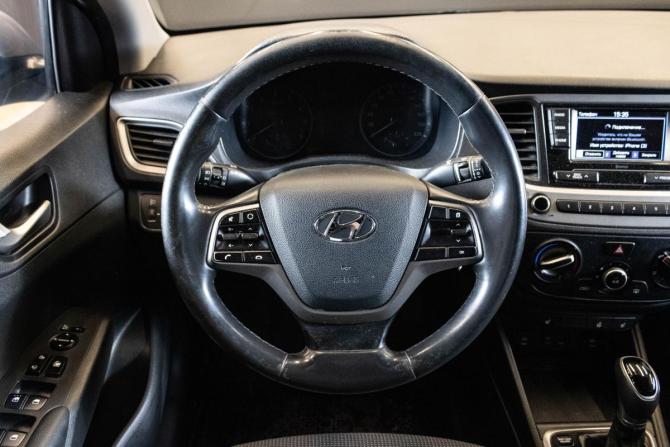 Hyundai Solaris II с пробегом 2017 года, цена 999 000 рублей, 238831 км, седан, Автокод Объявления