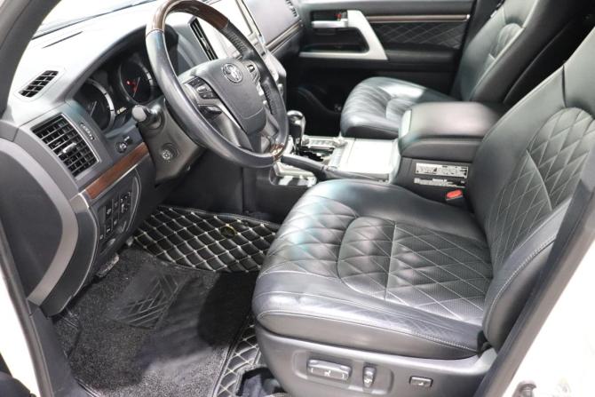 Toyota Land Cruiser 200 Series Рестайлинг 2 с пробегом 2017 года, цена 7 950 000 рублей, 101832 км, внедорожник, Автокод Объявления