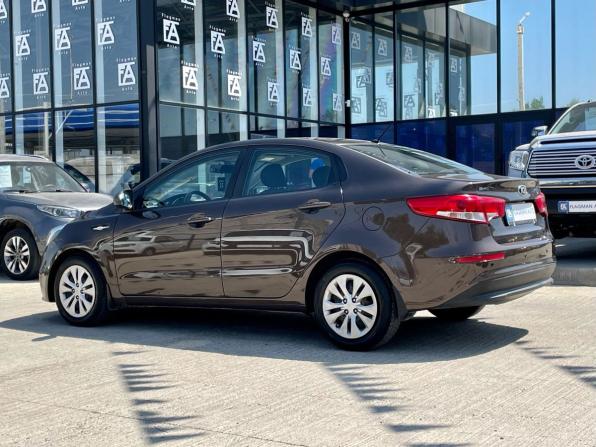 Kia Rio III Рестайлинг с пробегом 2016 года, цена 880 000 рублей, 155000 км, седан, Автокод Объявления