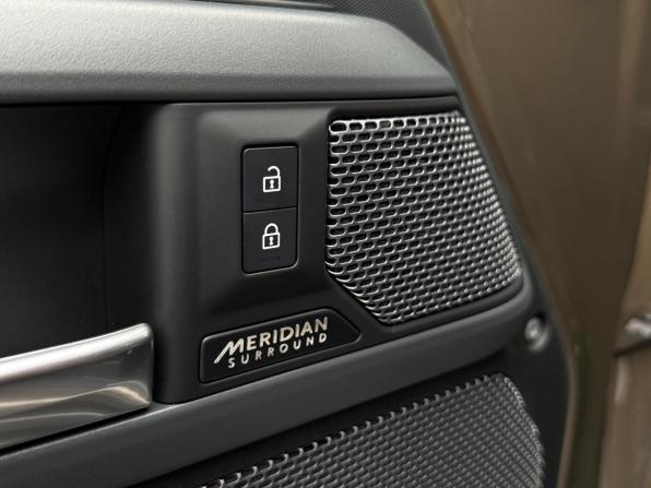 Land Rover Defender II с пробегом 2022 года, цена 11 300 000 рублей, 40895 км, внедорожник, Автокод Объявления