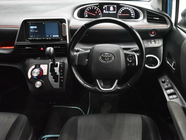 Toyota Sienta II Рестайлинг с пробегом 2019 года, цена 1 460 000 рублей, 105403 км, минивэн, Автокод Объявления