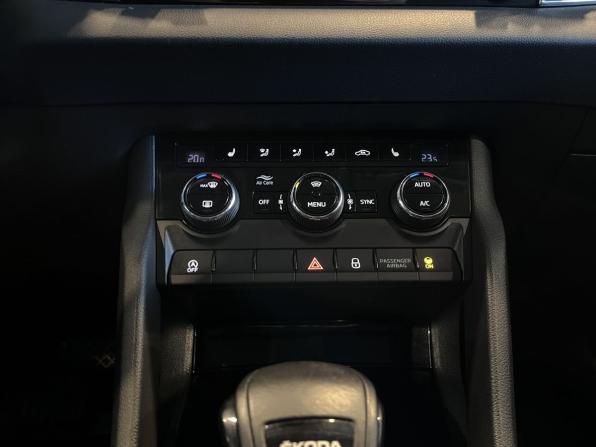 Skoda Karoq I с пробегом 2021 года, цена 2 424 000 рублей, 103460 км, внедорожник, Автокод Объявления