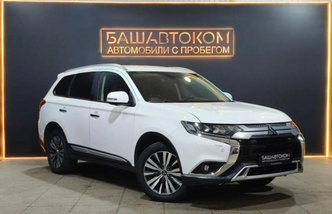 Mitsubishi Outlander III Рестайлинг 3 с пробегом 2020 года, цена 2 435 000 рублей, 111257 км, внедорожник, Автокод Объявления