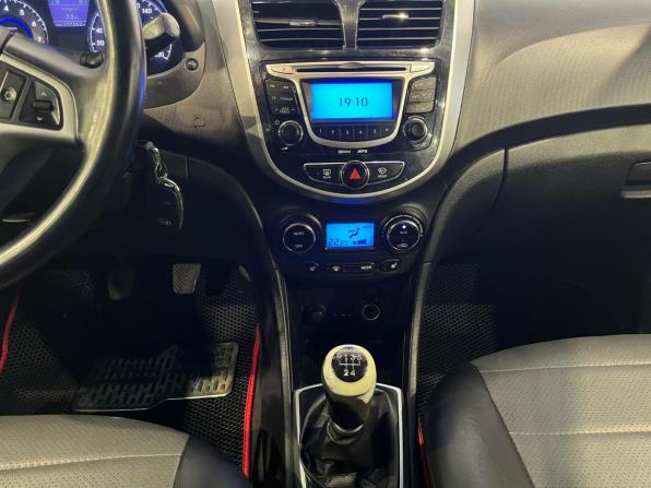 Hyundai Solaris I с пробегом 2013 года, цена 400 000 рублей, 177562 км, седан, Автокод Объявления