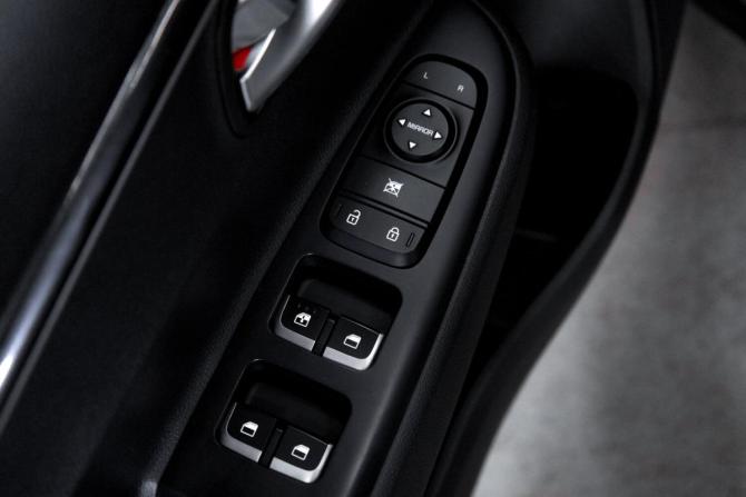 Kia Rio IV с пробегом 2018 года, цена 1 599 900 рублей, 68466 км, хэтчбек, Автокод Объявления