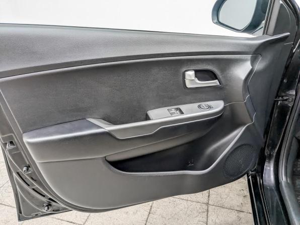 Kia Rio III Рестайлинг с пробегом 2017 года, цена 1 295 000 рублей, 86594 км, хэтчбек, Автокод Объявления