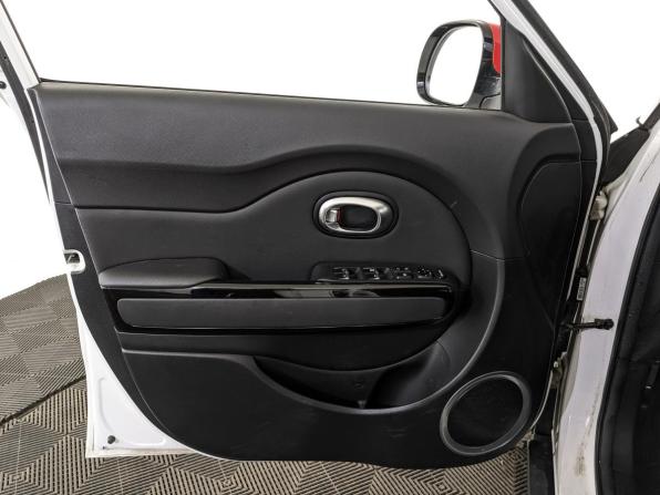 Kia Soul II Рестайлинг с пробегом 2018 года, цена 1 590 000 рублей, 111582 км, хэтчбек, Автокод Объявления