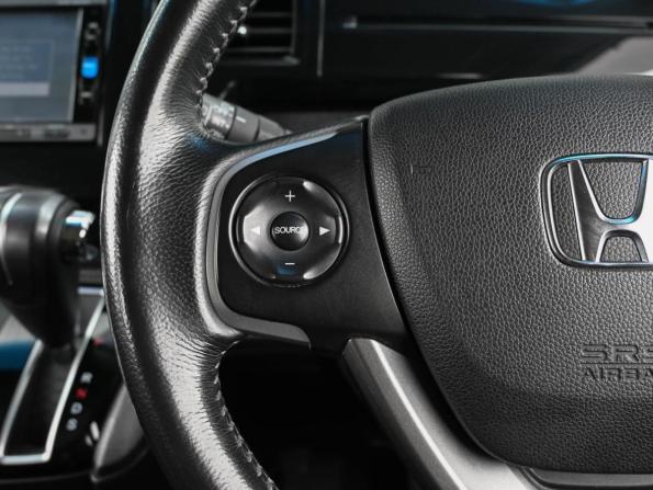 Honda Stepwgn V с пробегом 2015 года, цена 1 989 000 рублей, 104698 км, минивэн, Автокод Объявления