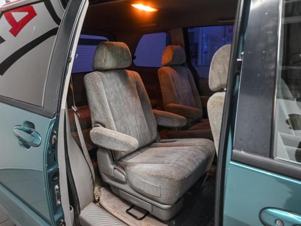 Mazda MPV II (LW) с пробегом 2000 года, цена 599 000 рублей, 355530 км, минивэн, Автокод Объявления