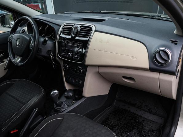 Renault Logan II с пробегом 2015 года, цена 800 000 рублей, 34600 км, седан, Автокод Объявления