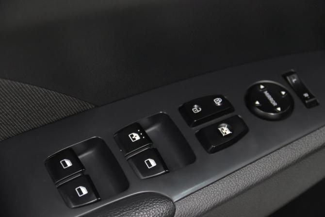 Hyundai Solaris II с пробегом 2018 года, цена 1 355 550 рублей, 142720 км, седан, Автокод Объявления