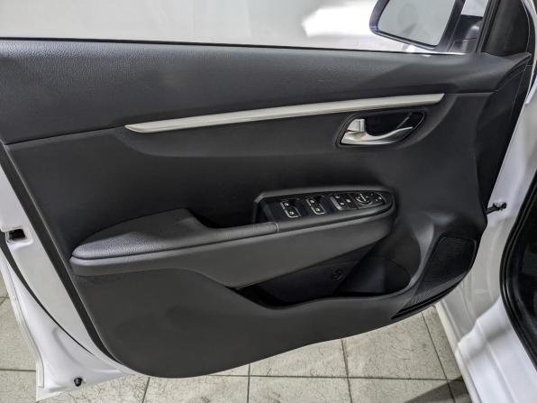Kia Rio IV Рестайлинг с пробегом 2021 года, цена 1 650 000 рублей, 68826 км, седан, Автокод Объявления