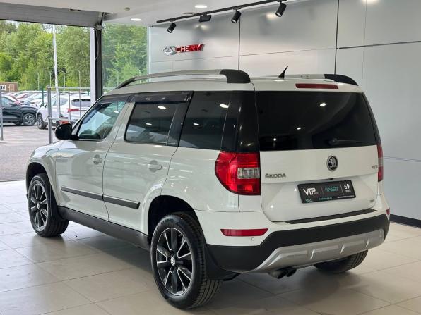 Skoda Yeti I Рестайлинг с пробегом 2015 года, цена 1 045 000 рублей, 212259 км, внедорожник, Автокод Объявления