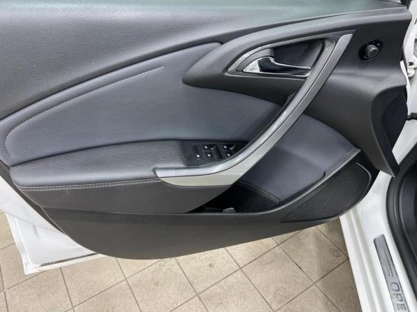 Opel Astra J Рестайлинг с пробегом 2013 года, цена 849 000 рублей, 190000 км, универсал, Автокод Объявления