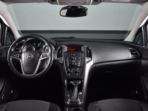 Opel Astra J с пробегом 2010 года, цена 719 995 рублей, 177978 км, хэтчбек, Автокод Объявления