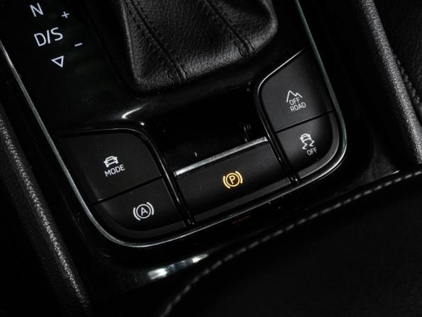 Skoda Karoq I с пробегом 2020 года, цена 2 195 000 рублей, 132857 км, внедорожник, Автокод Объявления