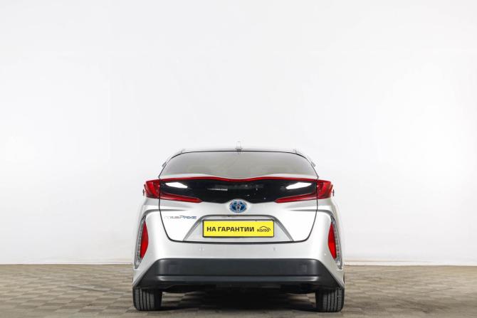 Toyota Prius IV (XW50) с пробегом 2017 года, цена 2 489 000 рублей, 142000 км, лифтбек, Автокод Объявления