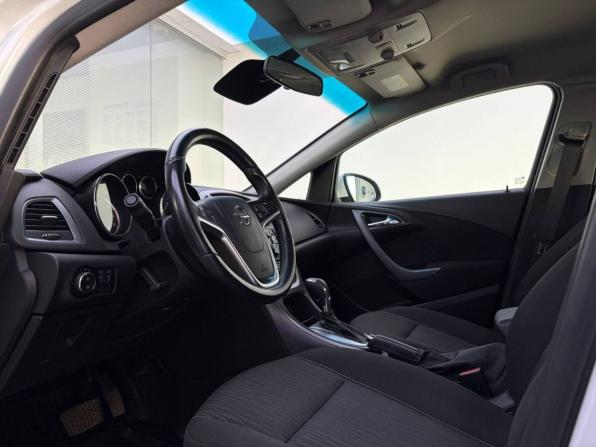 Opel Astra J Рестайлинг с пробегом 2012 года, цена 720 000 рублей, 154825 км, хэтчбек, Автокод Объявления