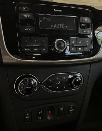 Renault Sandero II с пробегом 2017 года, цена 900 000 рублей, 135986 км, хэтчбек, Автокод Объявления