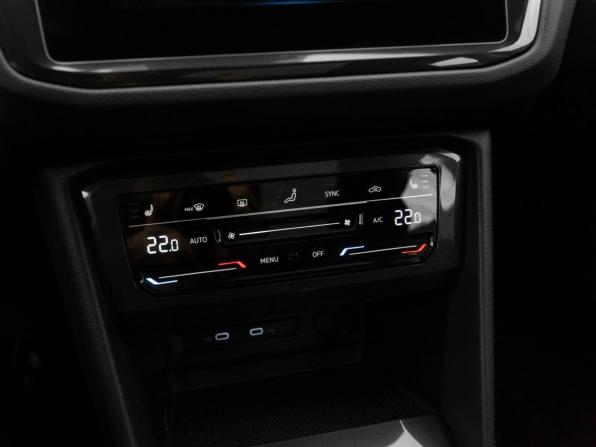 Volkswagen Tiguan II Рестайлинг с пробегом 2021 года, цена 2 860 000 рублей, 65182 км, внедорожник, Автокод Объявления