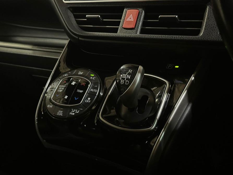 Toyota Esquire I Рестайлинг Челябинск  - изображение 14