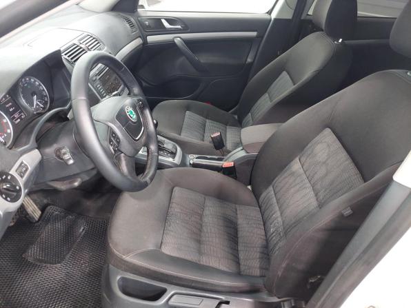 Skoda Octavia II (A5) Рестайлинг с пробегом 2011 года, цена 700 000 рублей, 172000 км, лифтбек, Автокод Объявления