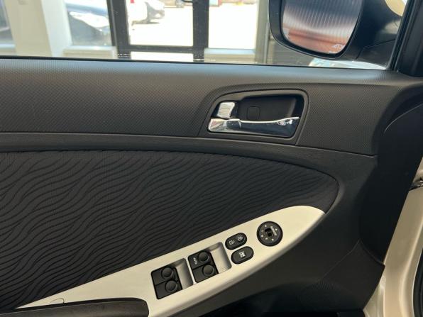 Hyundai Solaris I с пробегом 2012 года, цена 849 000 рублей, 165657 км, седан, Автокод Объявления