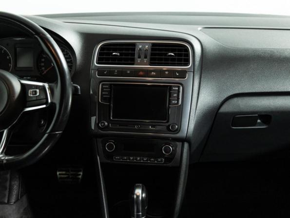 Volkswagen Polo V Рестайлинг с пробегом 2018 года, цена 1 249 700 рублей, 132684 км, седан, Автокод Объявления
