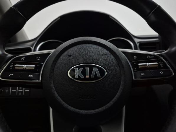 Kia Ceed III с пробегом 2021 года, цена 1 730 000 рублей, 61049 км, универсал, Автокод Объявления