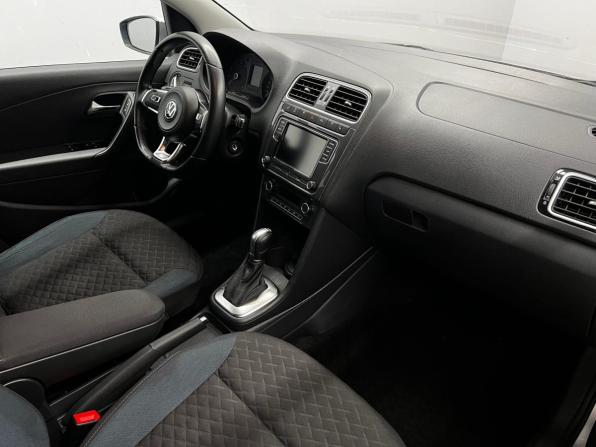 Volkswagen Polo V Рестайлинг с пробегом 2019 года, цена 1 247 000 рублей, 115469 км, седан, Автокод Объявления