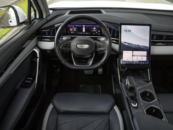 Geely Atlas II с пробегом 2023 года, цена 2 646 000 рублей, 44384 км, внедорожник, Автокод Объявления