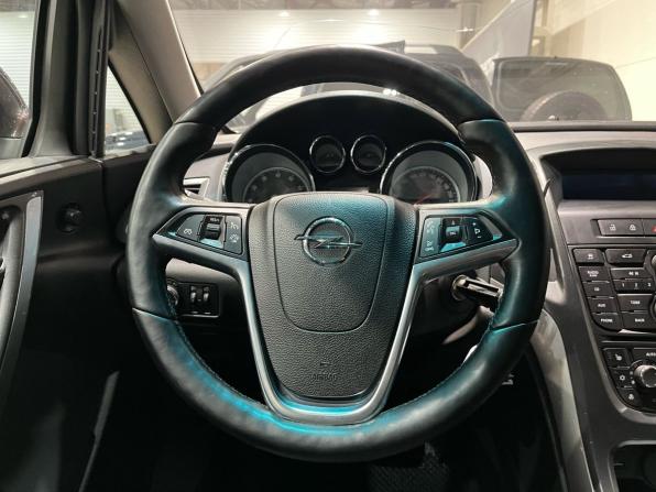 Opel Astra J Рестайлинг с пробегом 2013 года, цена 670 000 рублей, 144169 км, седан, Автокод Объявления