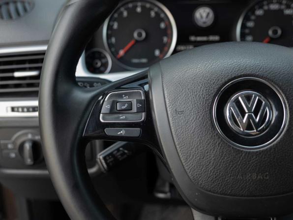 Volkswagen Touareg II с пробегом 2013 года, цена 1 770 000 рублей, 258363 км, внедорожник, Автокод Объявления