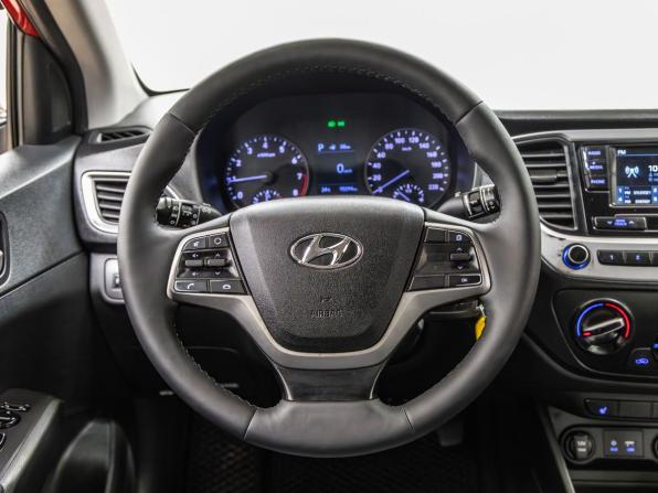 Hyundai Solaris II с пробегом 2018 года, цена 998 000 рублей, 95094 км, седан, Автокод Объявления