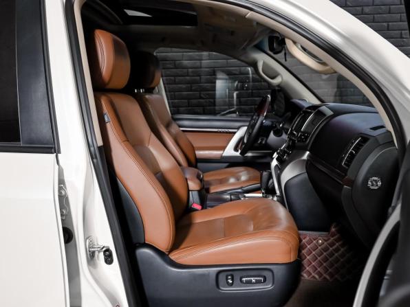 Toyota Land Cruiser 200 Series Рестайлинг 1 с пробегом 2015 года, цена 4 370 000 рублей, 180099 км, внедорожник, Автокод Объявления